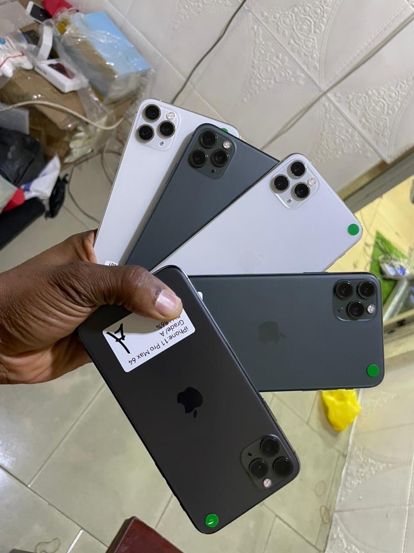 iPhone 11 Pro Max 64gb 256gb Used all colors available