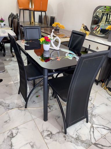 Cute 4 Seater Dining Set