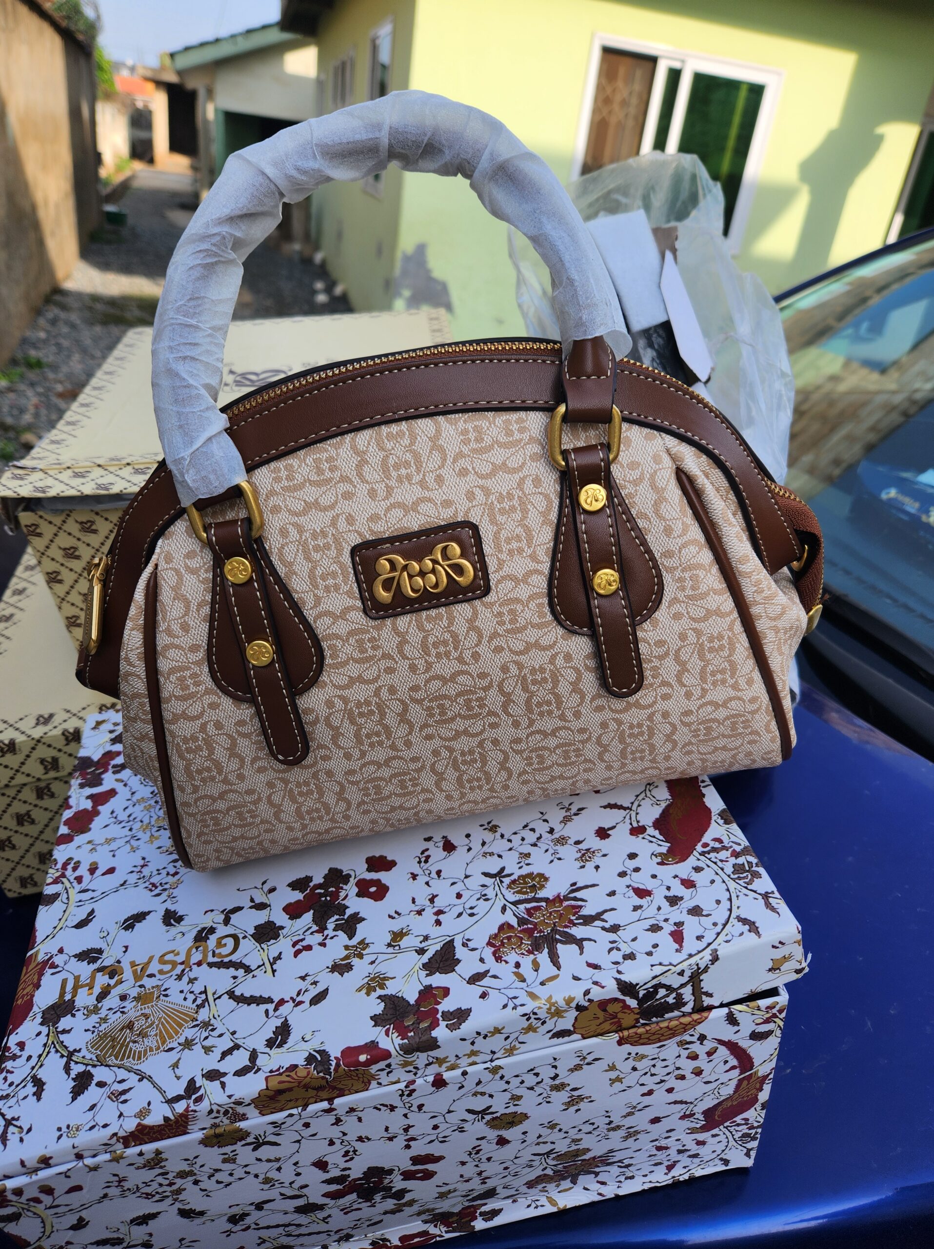 Classy and bougie leather stock bag